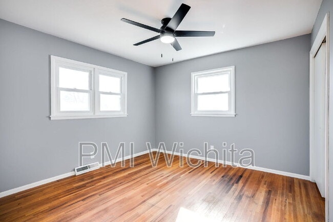 Building Photo - 1433 N Kokomo Ave