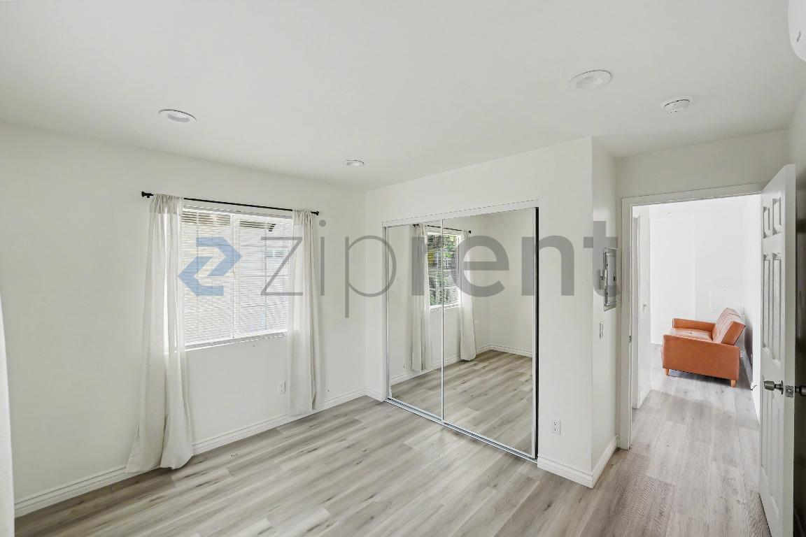 Building Photo - Unit A
