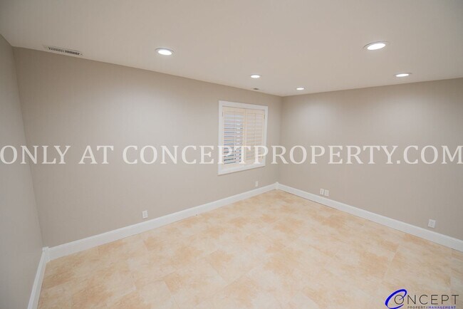 Building Photo - Attractive 4 Bed 3 Bathroom Home: Backing Park - 2 Car Garage