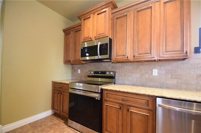 Building Photo - 4004 SW Layton Rd