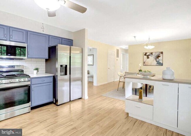Building Photo - 6703 Oak Dr