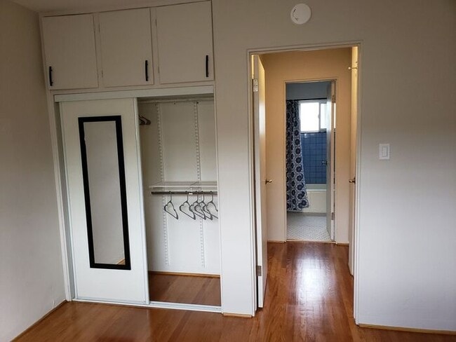 Building Photo - Vintage 1 Bedroom in Kensington with priva...
