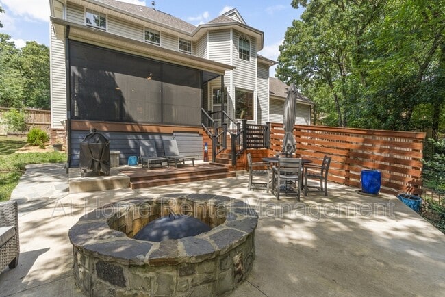 Building Photo - 1220 Renaissance Dr