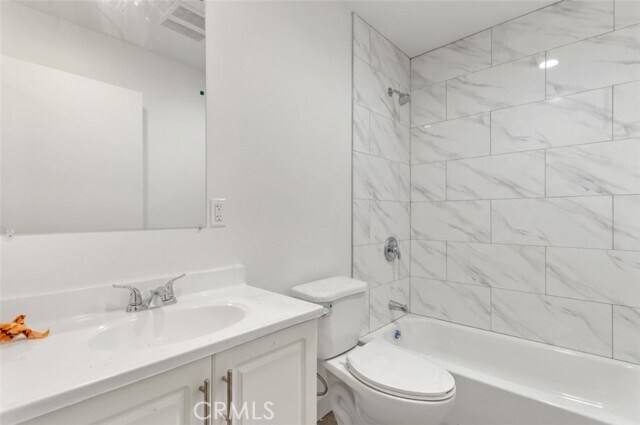 Building Photo - 705 W 80th St