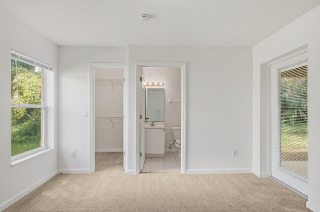 Building Photo - Quiet Cul De Sac location