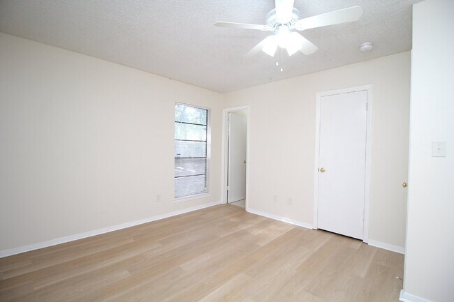 Building Photo - 3 Bedrooms, 1.5 Baths, 1-Car Garage & Large Fenced Backyard Near Bases, Schools & Shopping