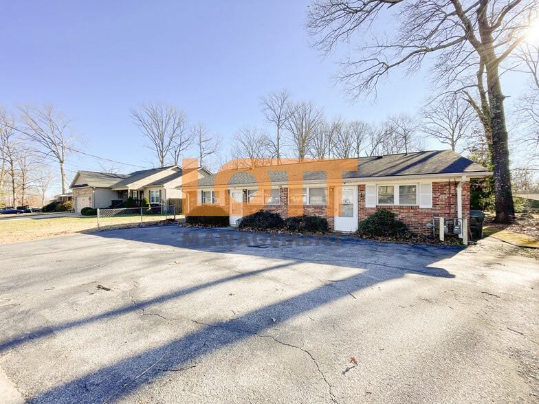 Building Photo - 2404 E Lee Rd