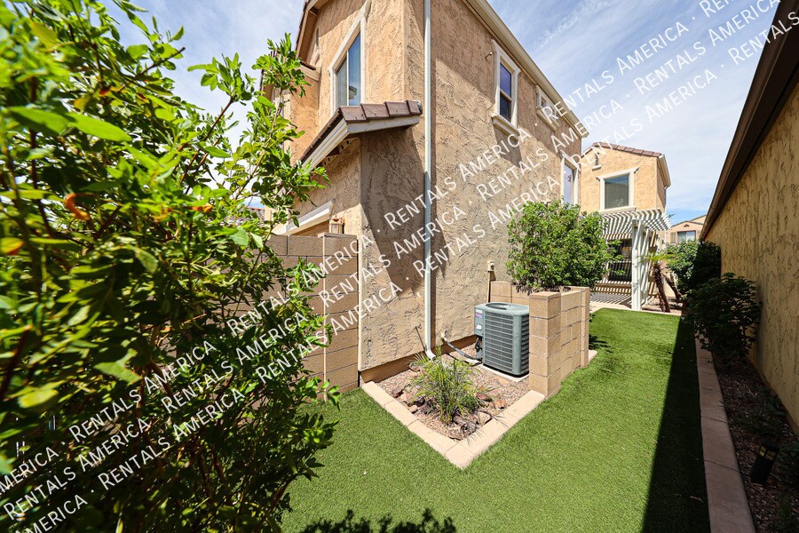 Building Photo - 8959 W Northview Ave