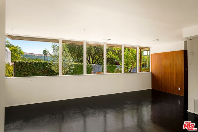 Building Photo - 541 Suncourt Terrace