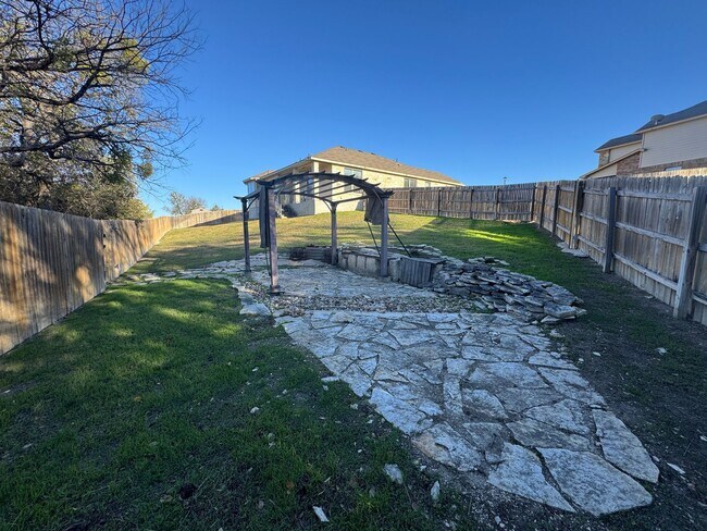 Building Photo - 8900 Viewpark Ln