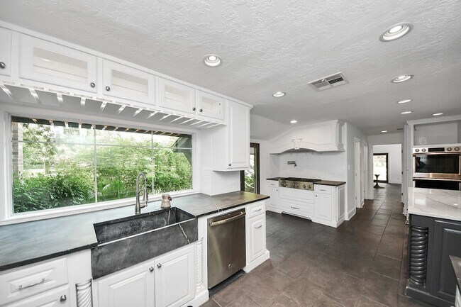 Building Photo - 4126 Pecan Bend Dr