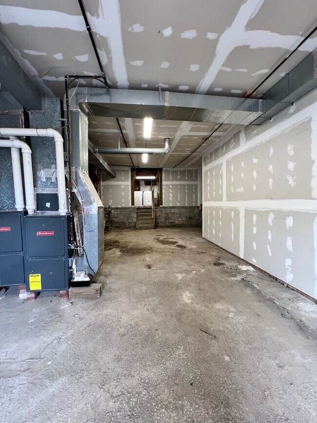 Building Photo - 1408 Fernleaf St