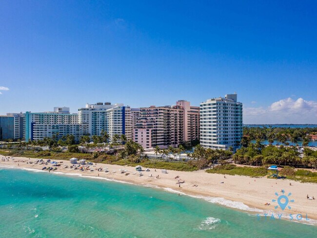 Building Photo - 5225 Collins Ave