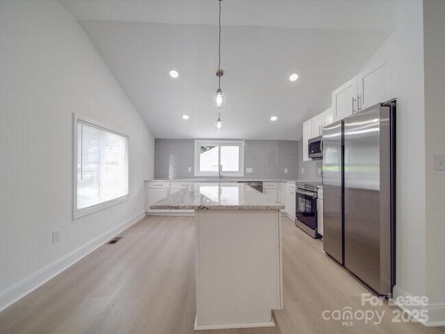 Building Photo - 1012 Wood St