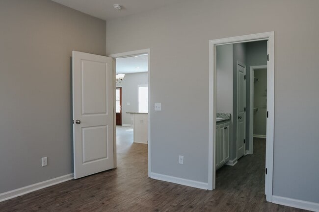 Building Photo - Family Home in Shelbi Place Available Aug ...