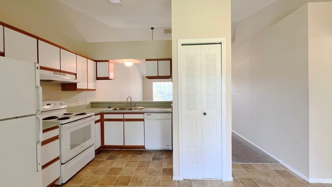 Building Photo - 164 Reserve Cir