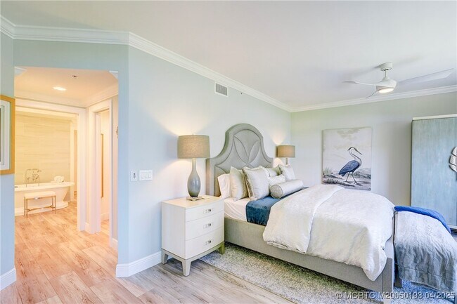 Building Photo - 5799 NE Island Cove Way