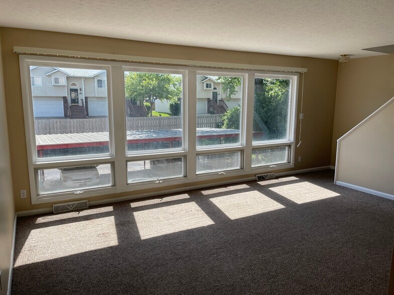 Building Photo - 3615 Kennedy Dr