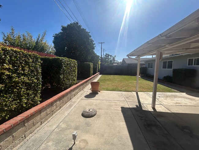 Building Photo - East End 4 Bedroom Home!