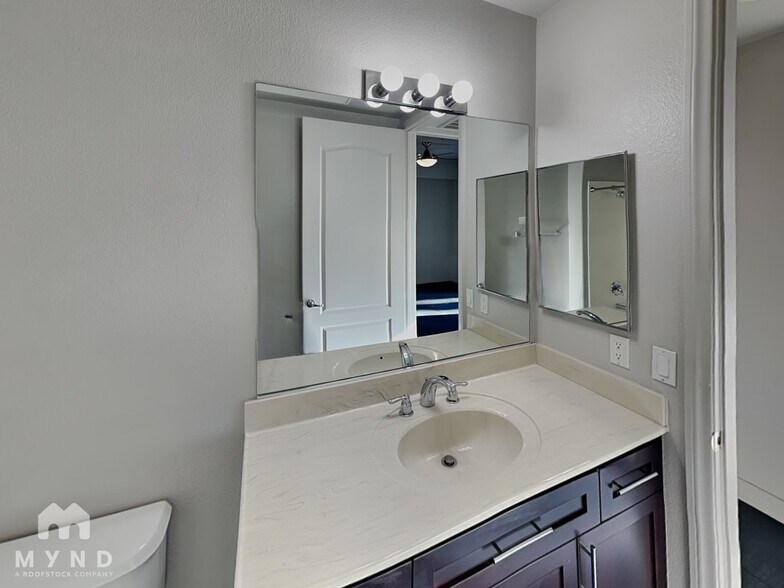 Building Photo - 68 E Serene Ave