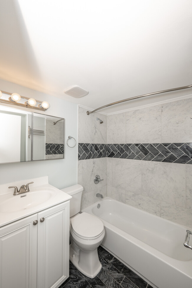 2nd floor bathroom - 7752 Montgomery Rd