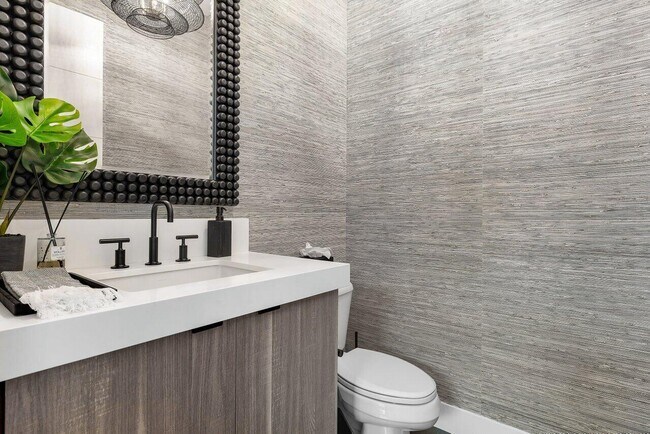 Building Photo - 9109 Fiano Pl