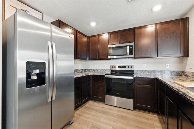 Building Photo - 3903 Silver Strand Trl