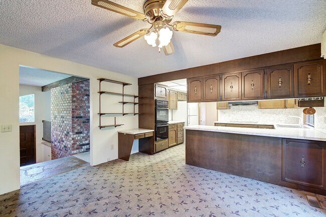 Building Photo - 3Bd/2.75Ba Maple Valley House