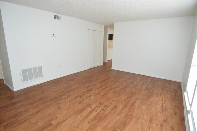 Building Photo - 8425 Cerro Cir