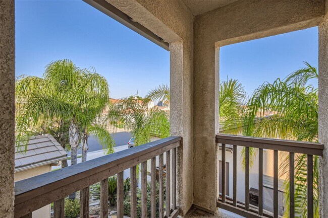 Building Photo - 4 BD/3 Ba Home with Three car attached gar...