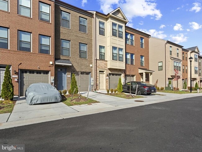 Primary Photo - 4810 Vista Glen Ln