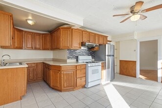 Building Photo - 223 School St