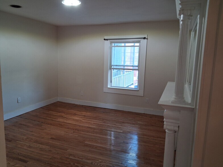 Building Photo - 4 115th St