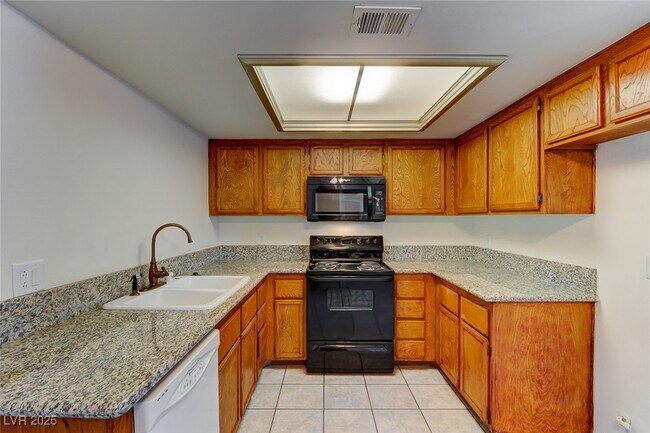 Building Photo - 1701 E Katie Ave