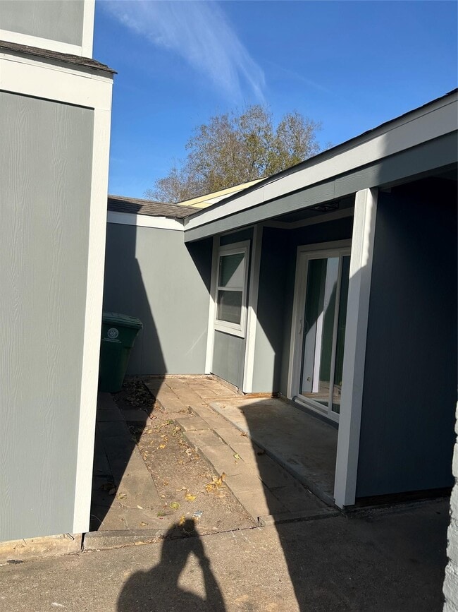 Building Photo - 11719 Pender Ln