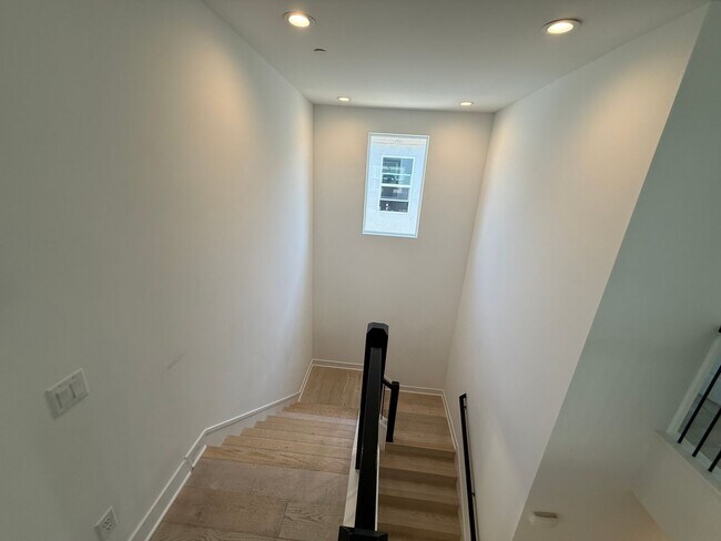 Building Photo - Beautiful 4-Bedroom Home with Solar and Private Patio in Plum Estates!