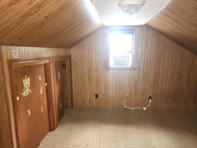 Building Photo - 571 Lovers Ln