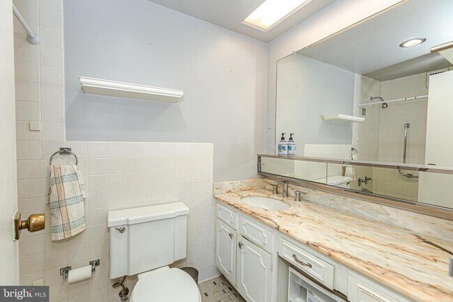 Building Photo - 4401 Roland Ave