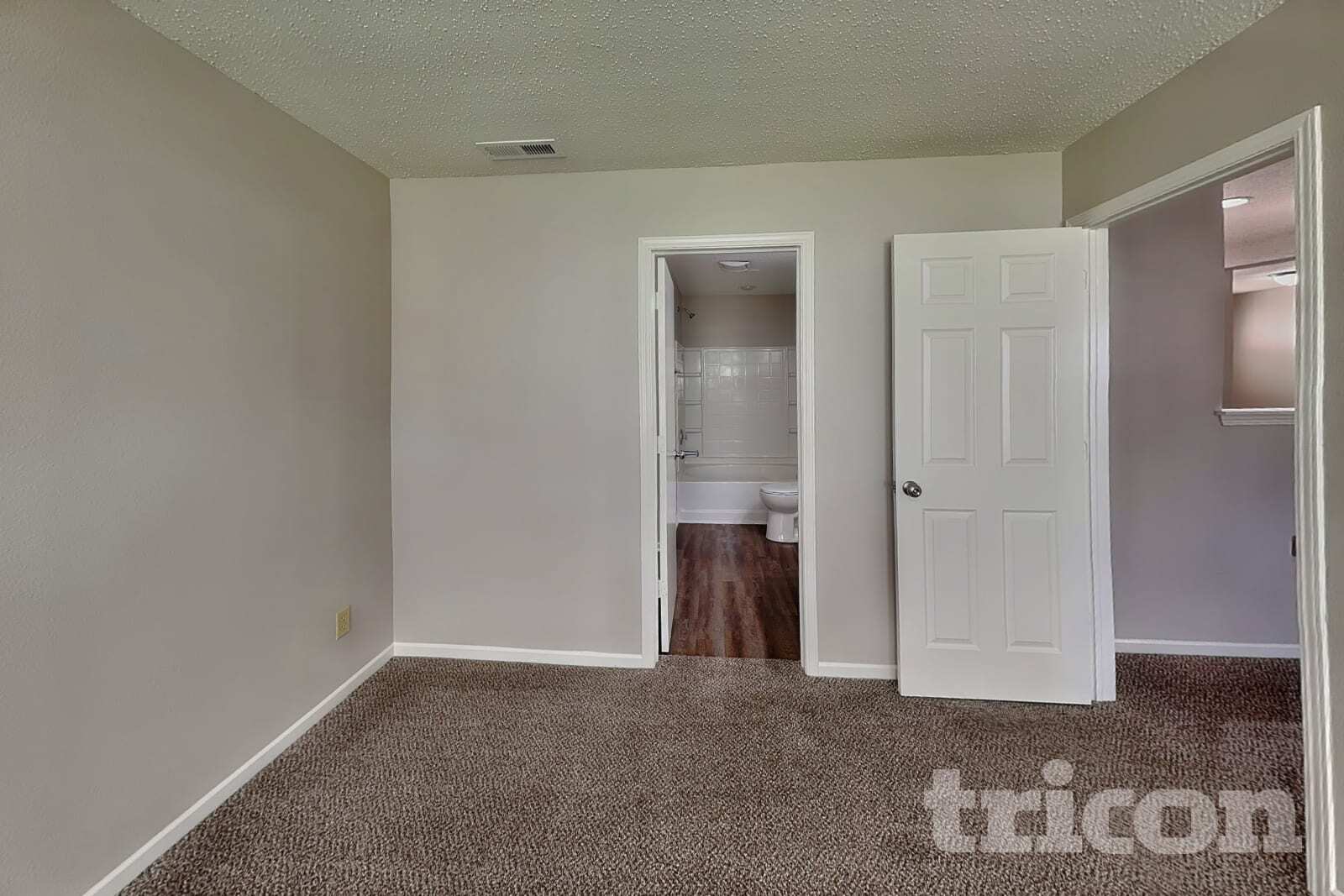 Building Photo - 746 Streamside Dr