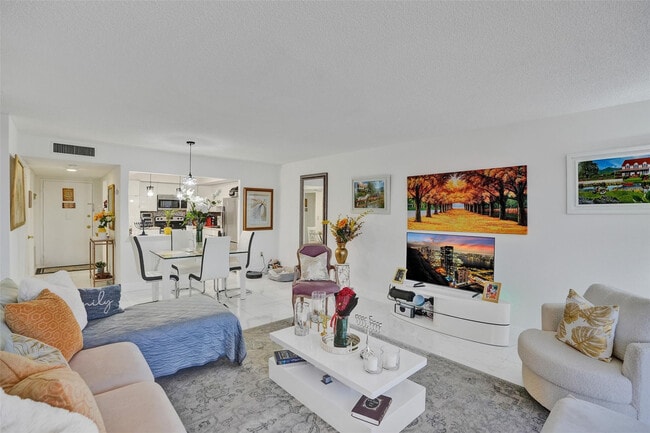 Building Photo - 18041 Biscayne Blvd