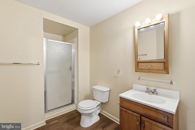 Building Photo - 9571 Tudor Oaks Dr