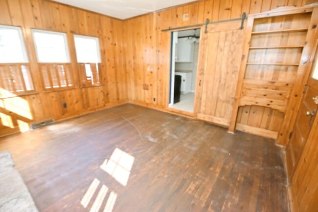 Building Photo - 2 bedroom 2 bath home with 2 story garage