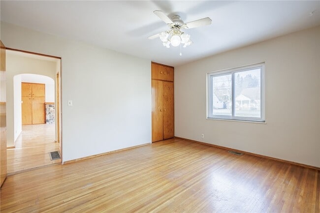 Building Photo - 43 River Meadow Dr