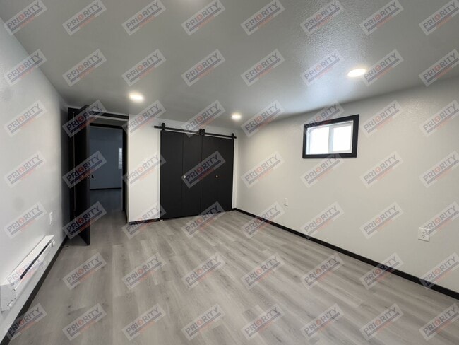 Building Photo - 605 S Miller Ave