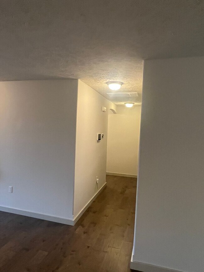 Building Photo - WOW! Look at this property ! You cant beat this price!