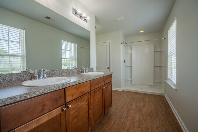 Building Photo - 135 Davila St