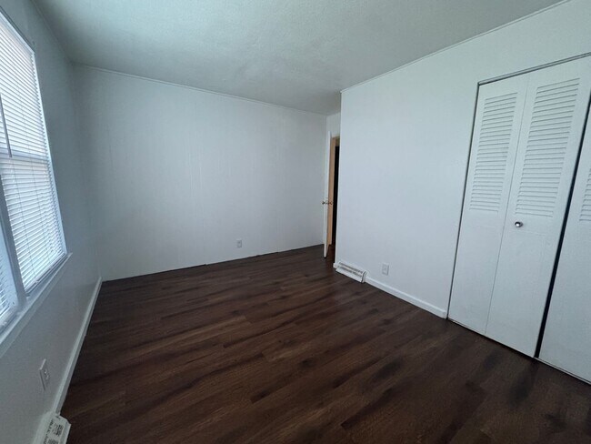 Building Photo - 501-503 River Road