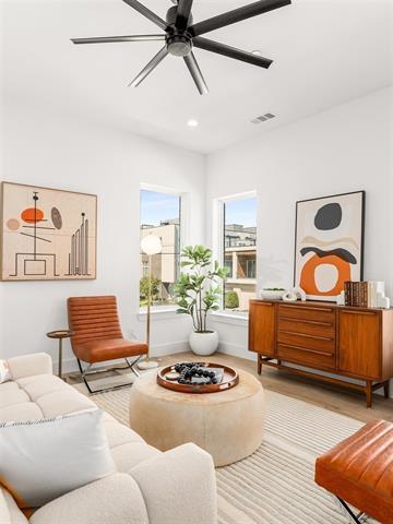 Building Photo - 2019 N Prairie Ave