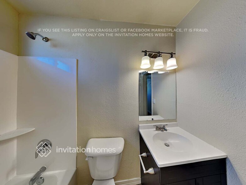 Building Photo - 3033 E Corrine Dr