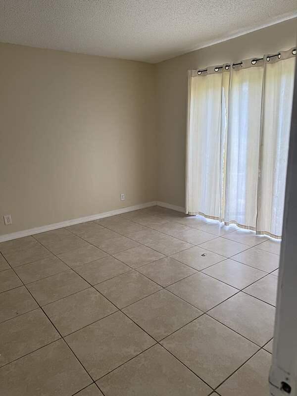Building Photo - 10914 Royal Palm Blvd